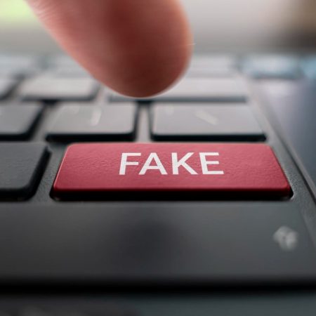 Faux profil Tinder : comment reconnaitre un fake & conseils
